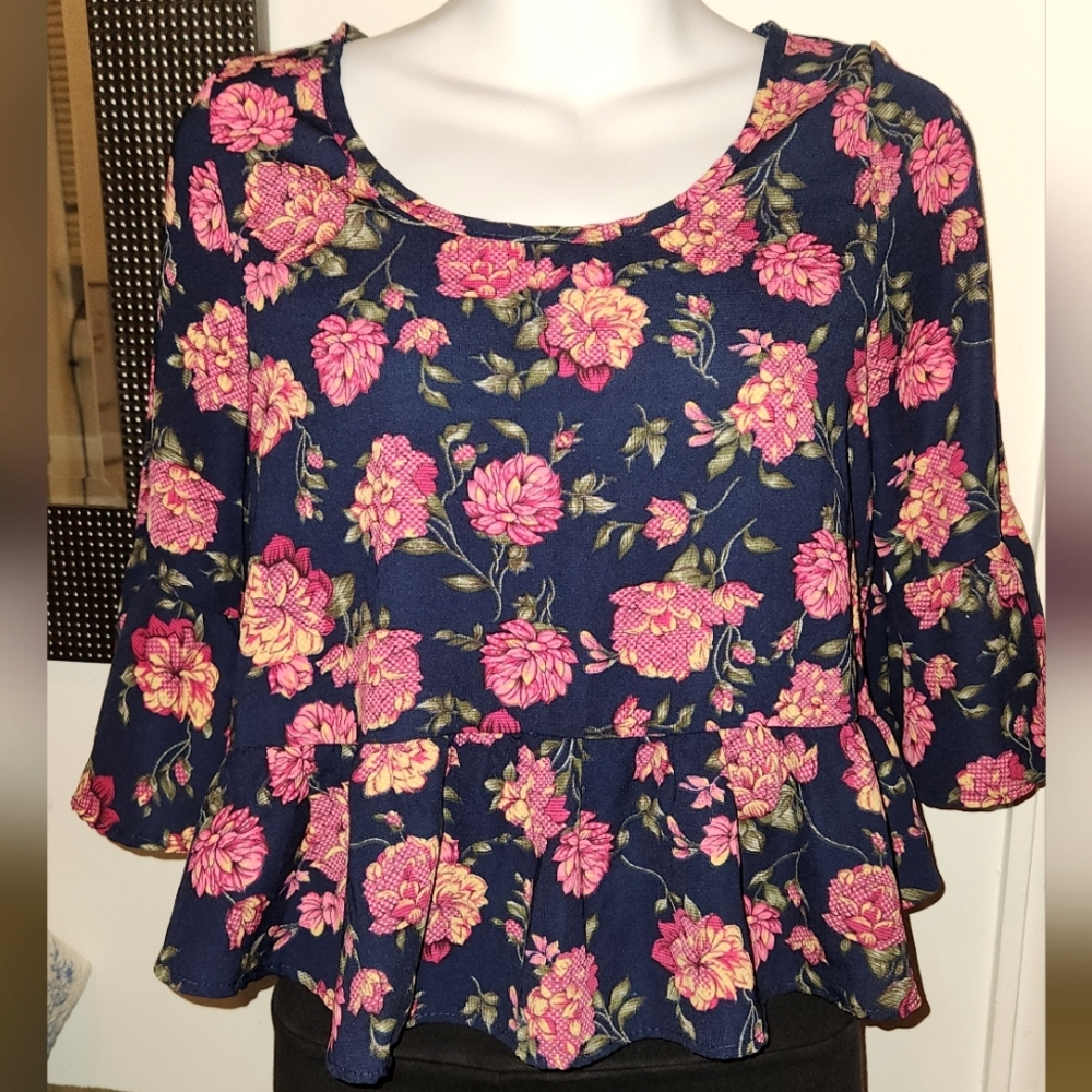 Runway Story Floral Navy Peplum Bohemian Top Size Small